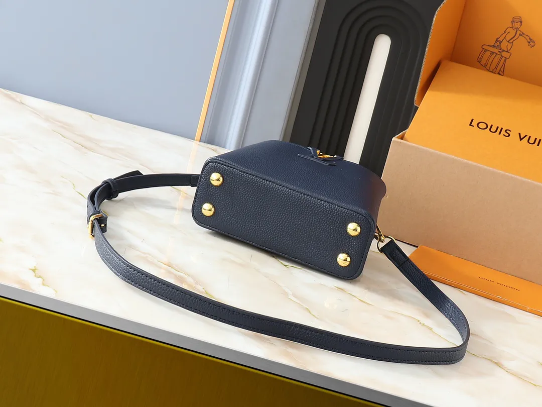 Louis Vuitton Capucines MM M24727 - Image 5