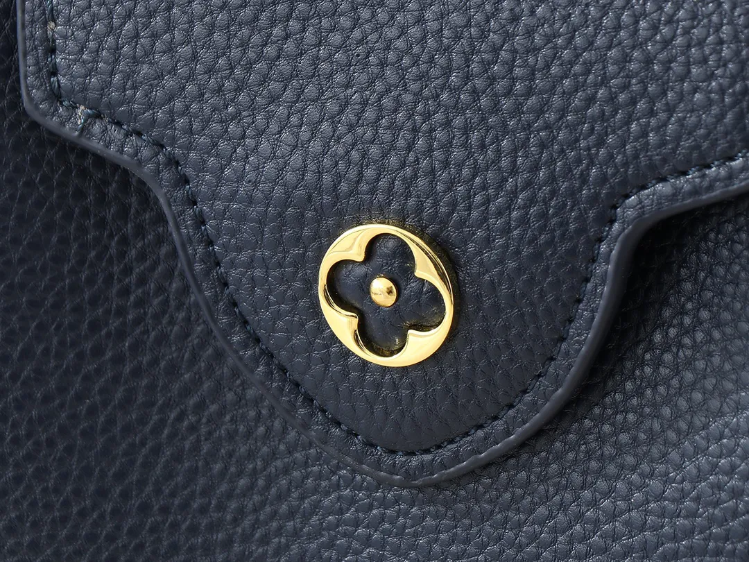 Louis Vuitton Capucines MM M24727 - Image 7