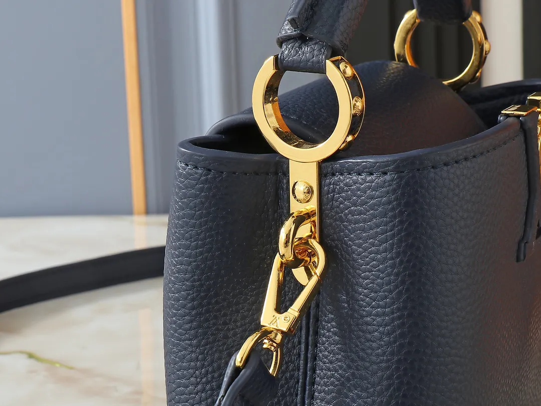 Louis Vuitton Capucines MM M24727 - Image 8