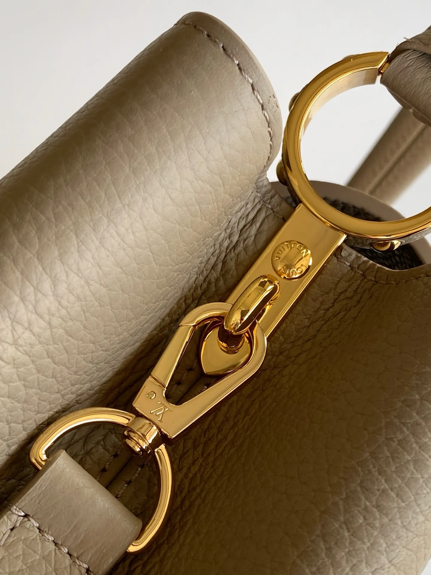 Louis Vuitton Capucines MM M24745 - Image 8