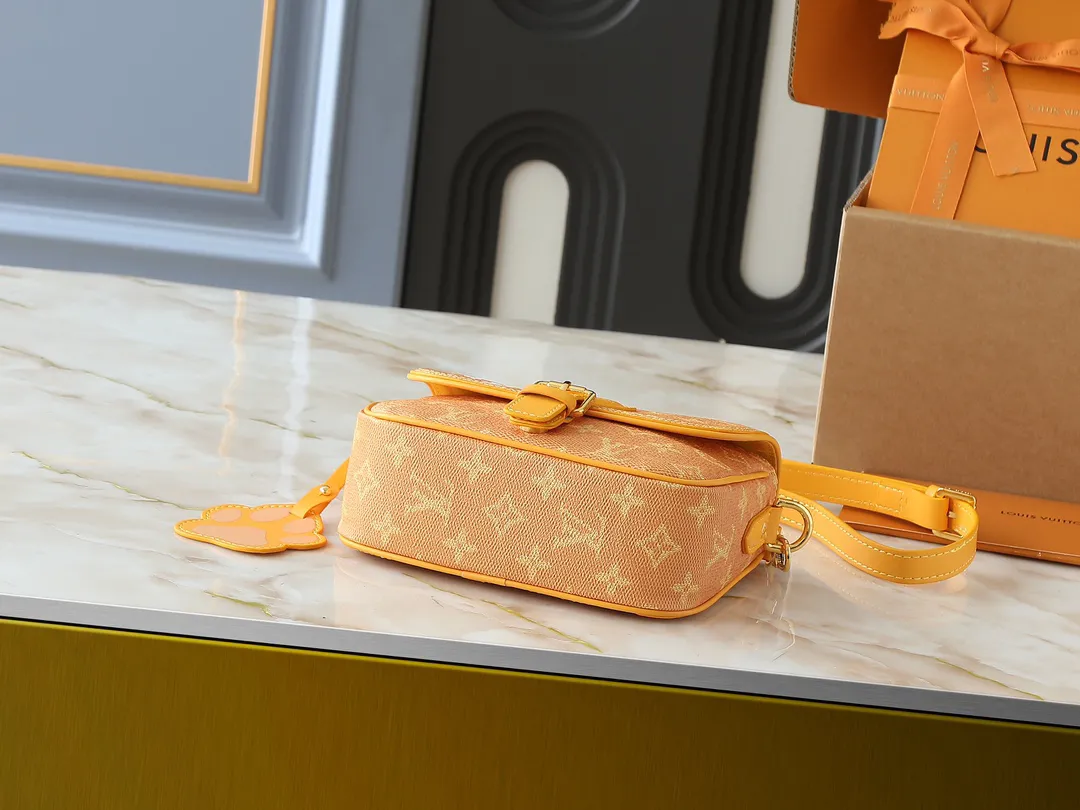Louis Vuitton Montsouris Messenger M12694 - Image 6