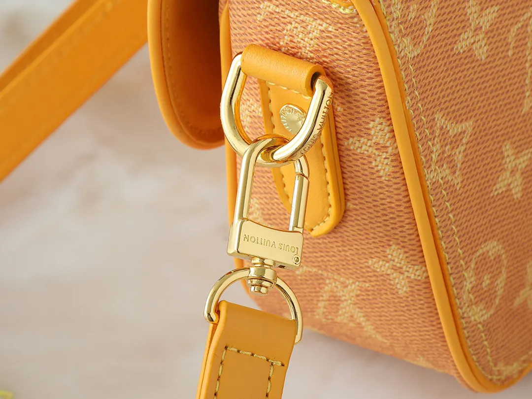 Louis Vuitton Montsouris Messenger M12694 - Image 9