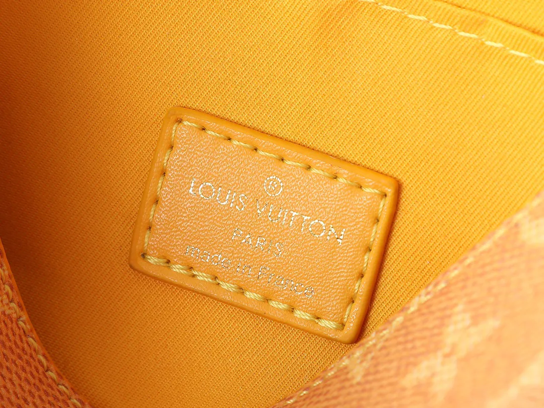Louis Vuitton Montsouris Messenger M12694 - Image 10