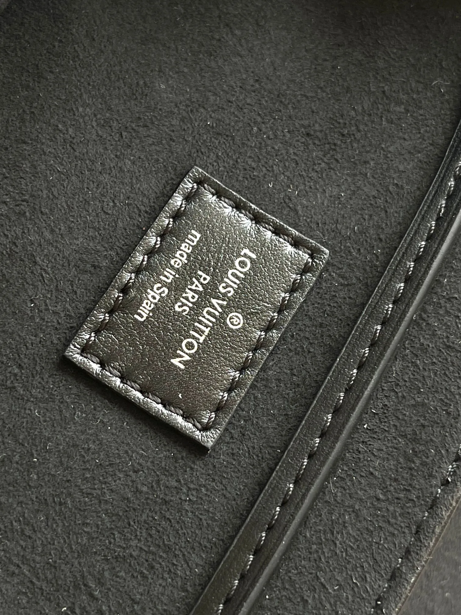 Alternative view of Louis Vuitton Montsouris Vibe PM M12587