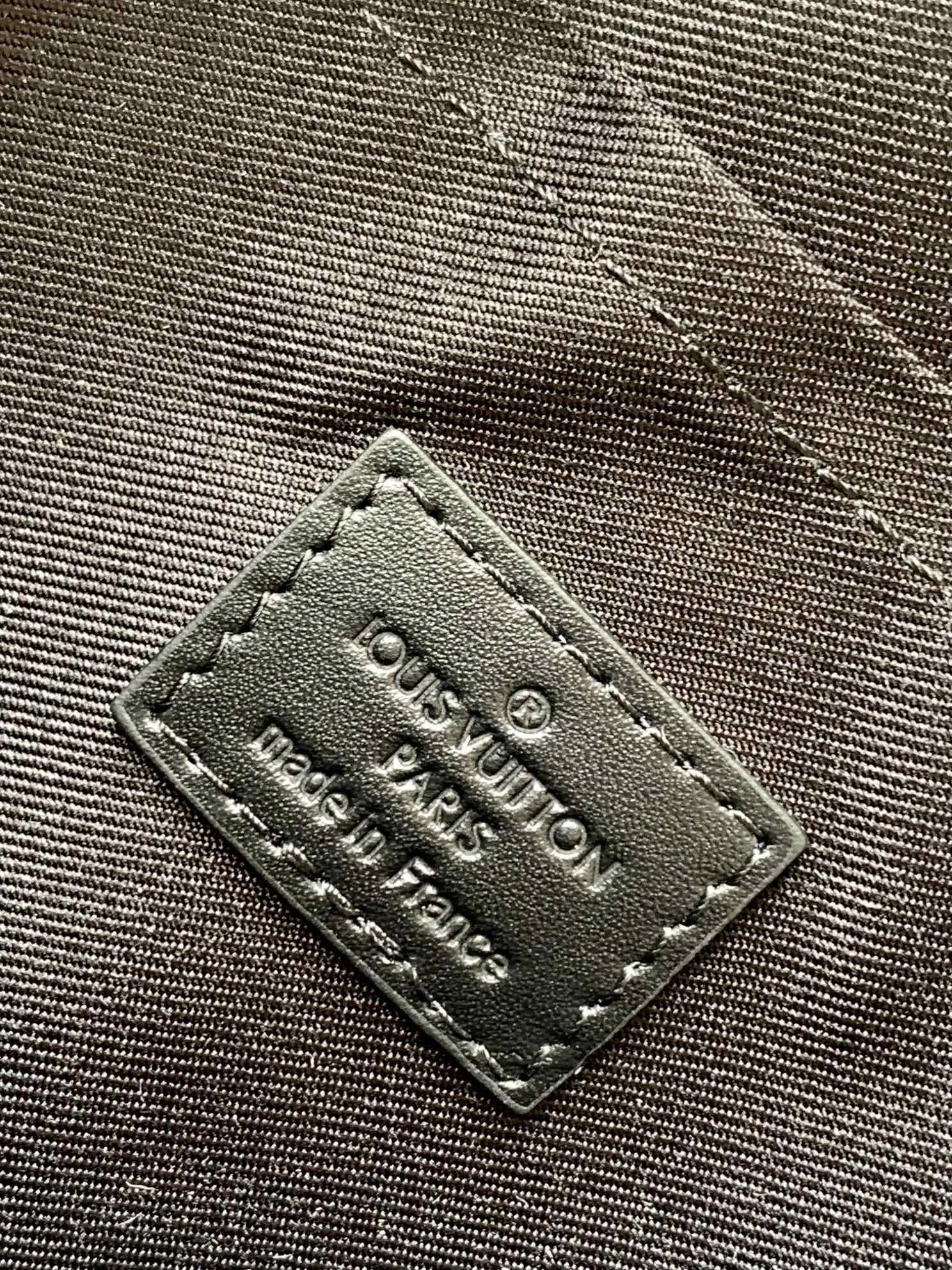 Alternative view of Louis Vuitton Pilot Slingbag M23736