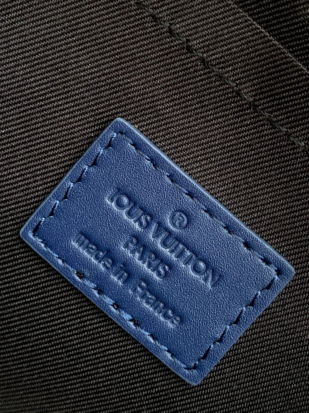 Alternative view of Louis Vuitton Pilot Slingbag M11601