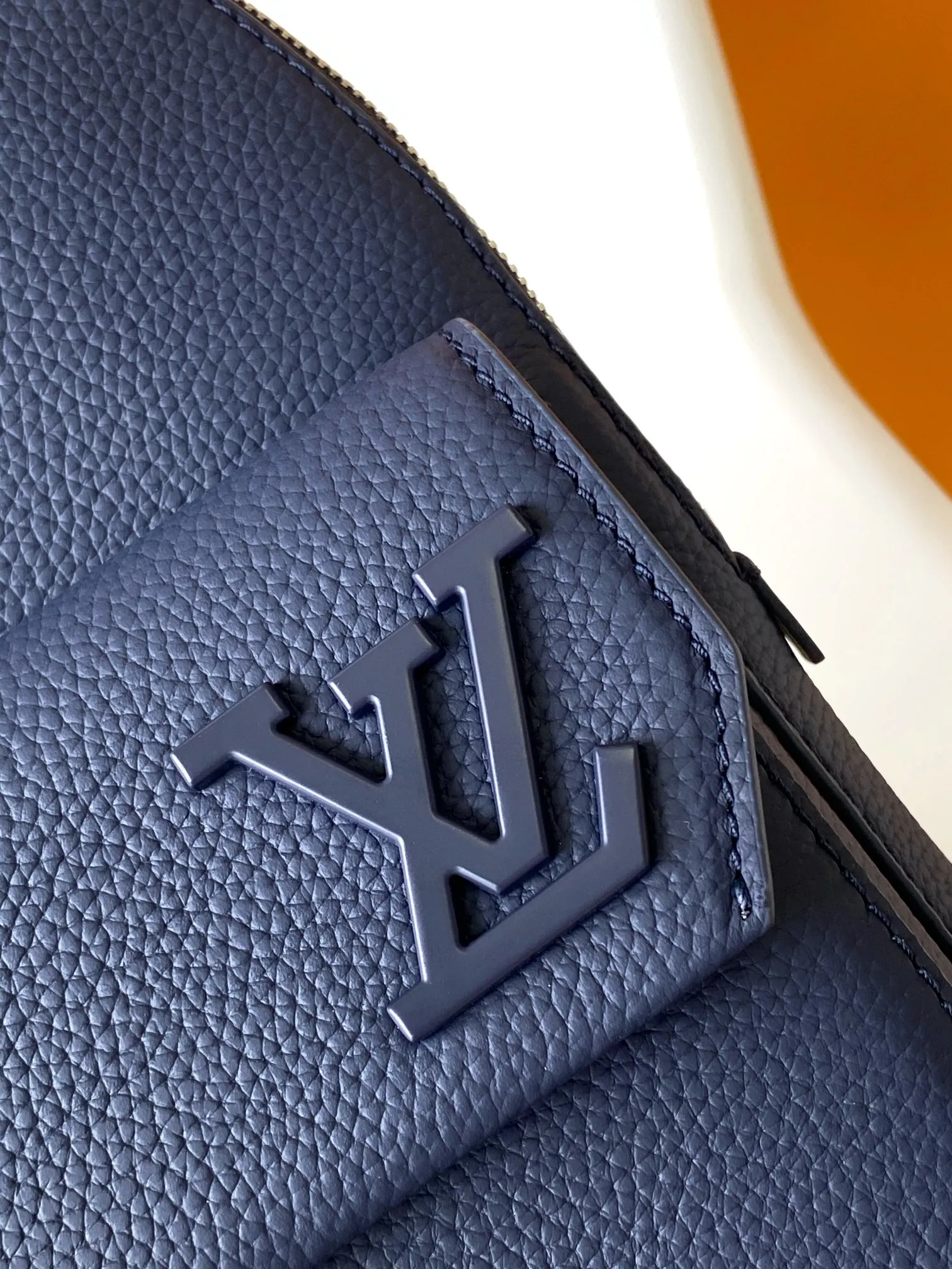 Louis Vuitton Pilot Slingbag M11601 - Image 7
