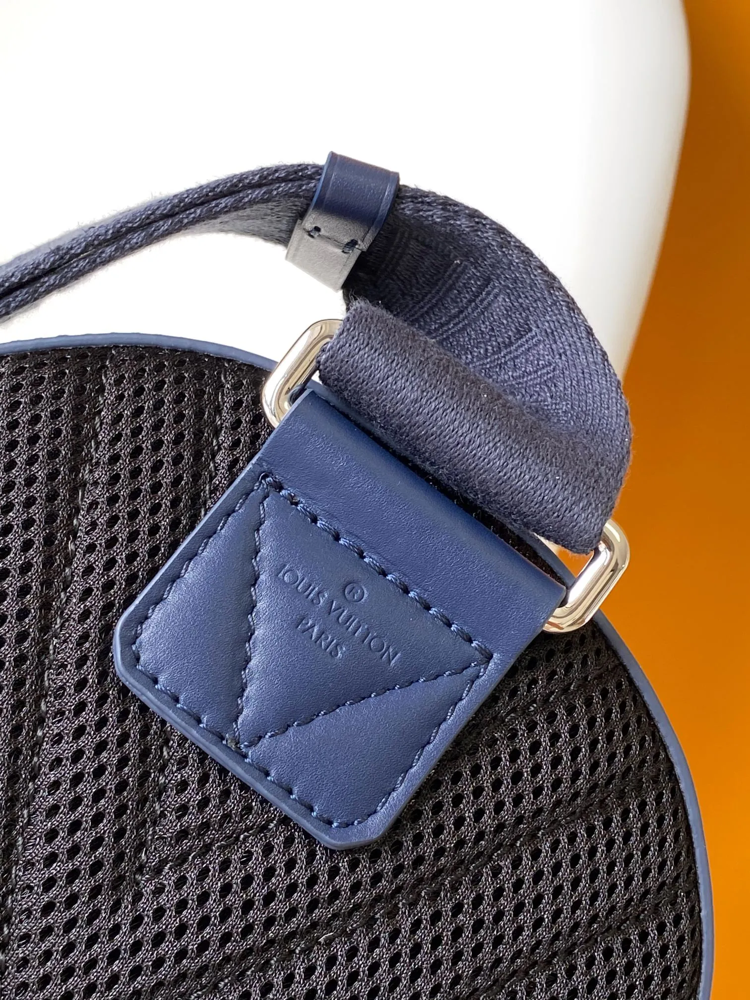 Louis Vuitton Pilot Slingbag M11601 - Image 8