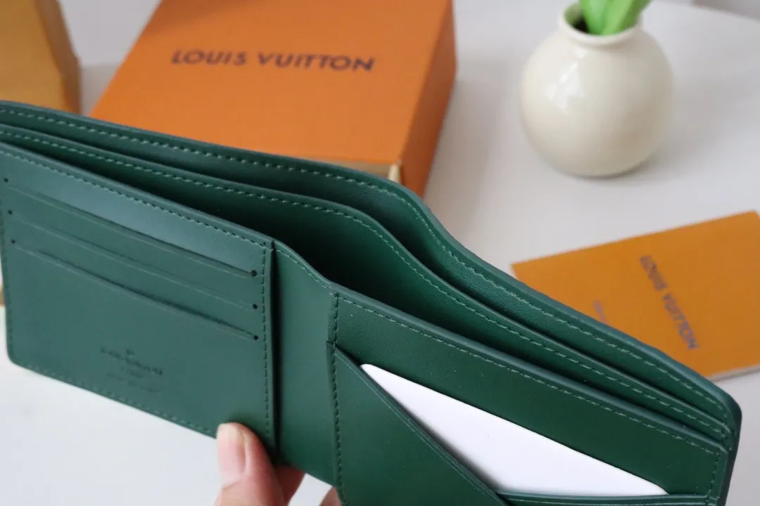 Alternative view of Louis Vuitton Multiple Wallet M83055