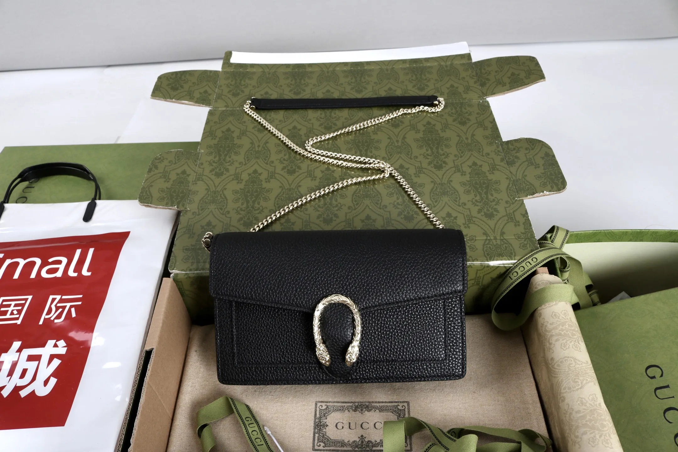 Alternative view of Gucci Dionysus wallet on chain 837373