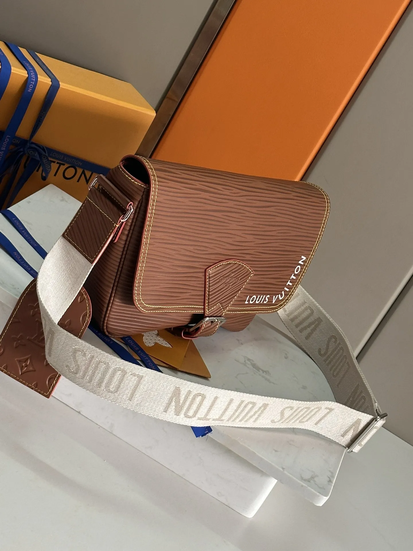 Louis Vuitton Montsouris Messenger M23097 - 图片 5