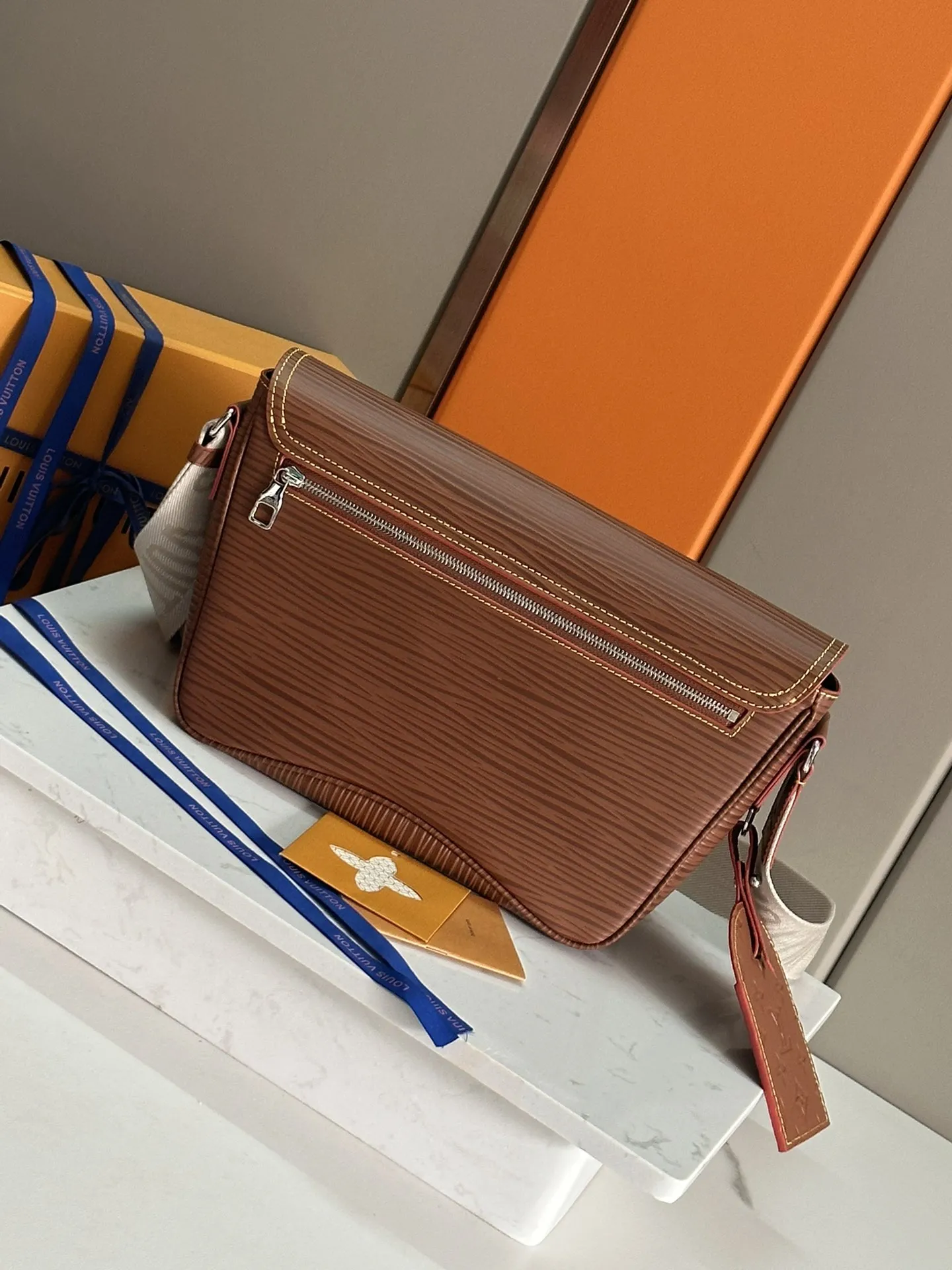Louis Vuitton Montsouris Messenger M23097 - 图片 6