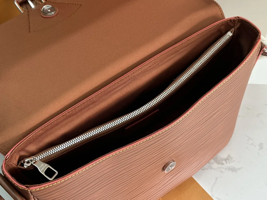 Louis Vuitton Montsouris Messenger M23097 - 图片 8