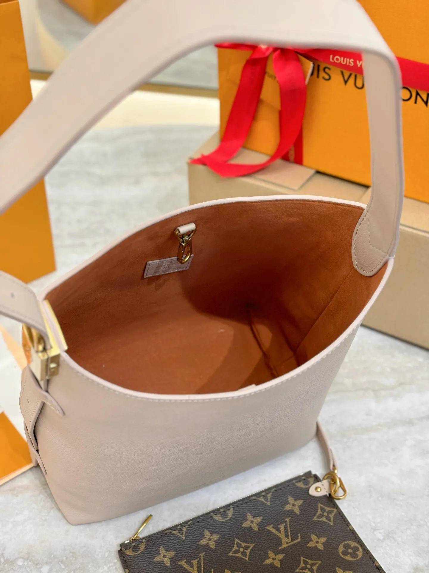 Louis Vuitton Low Key Hobo PM M14265 - 图片 8