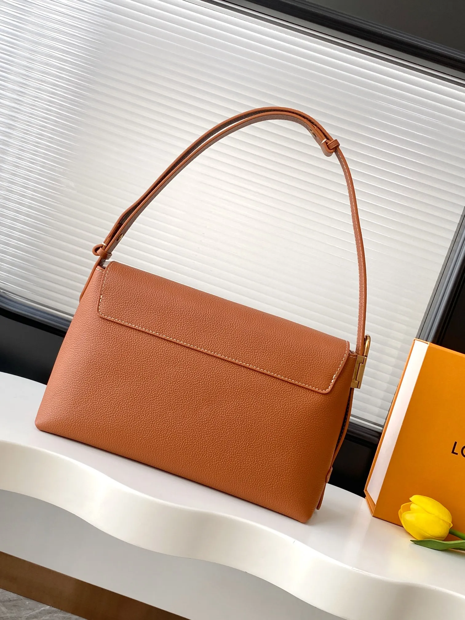 Louis Vuitton Low Key Messenger M13151 - 图片 5