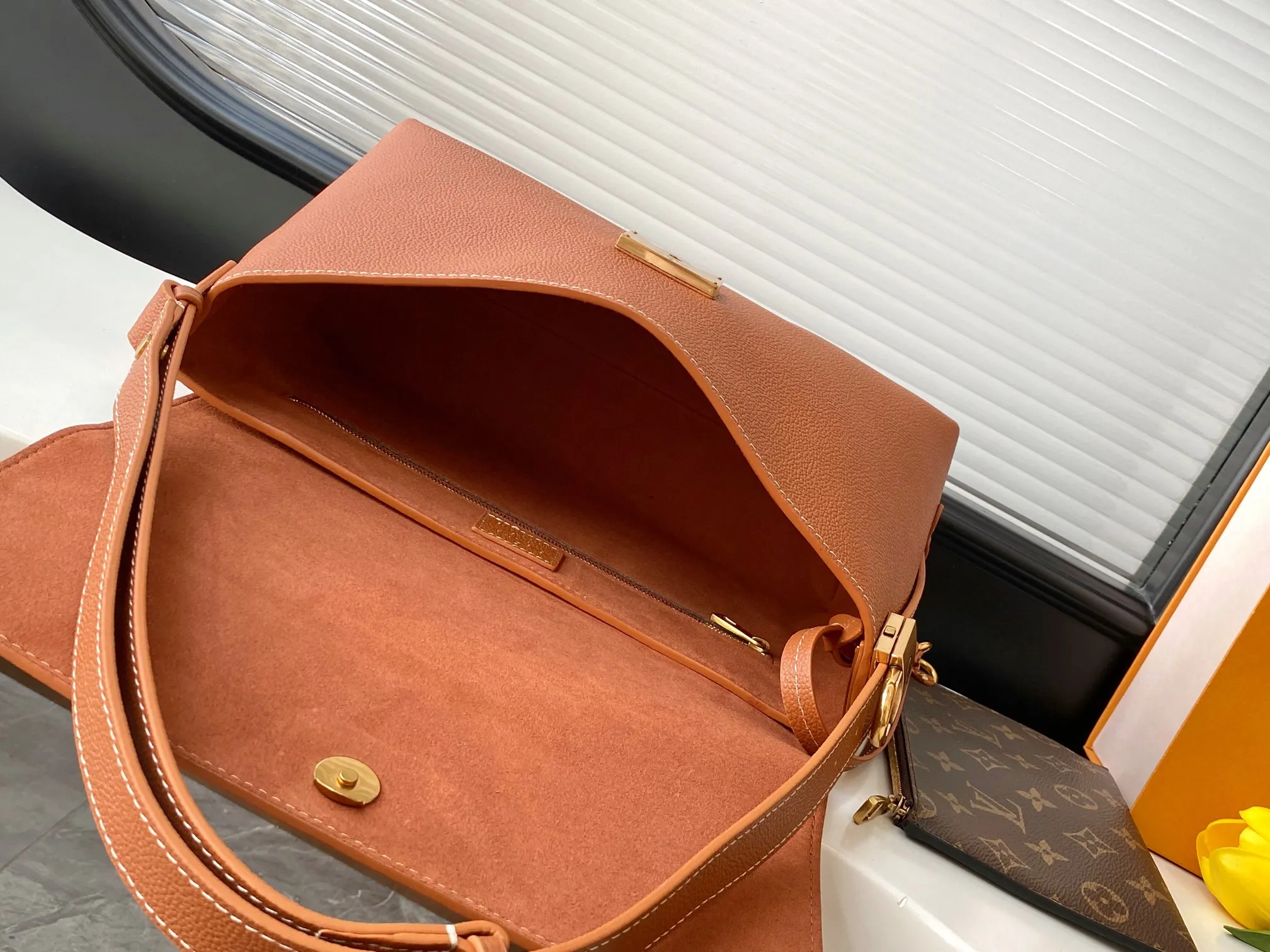 Louis Vuitton Low Key Messenger M13151 - 图片 10