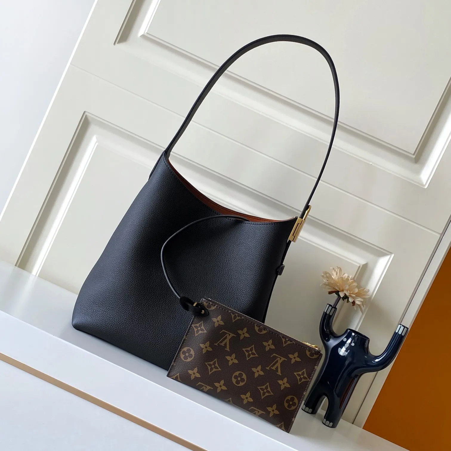 Louis Vuitton Low Key Hobo PM M25352 - 图片 4
