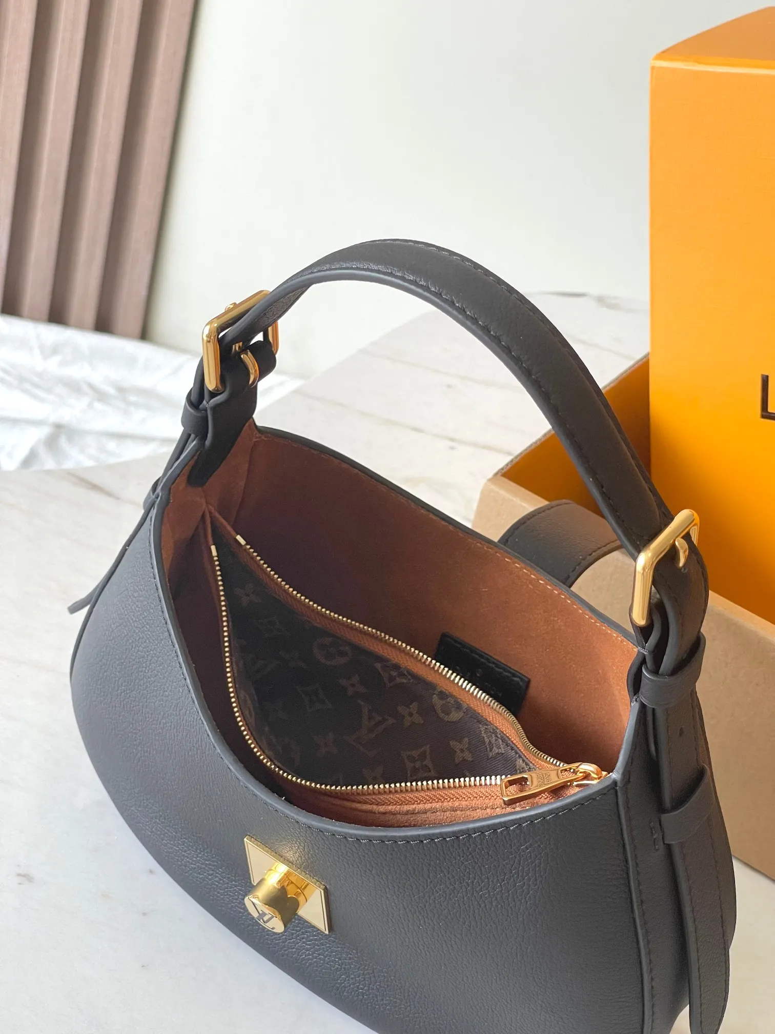 Louis Vuitton Low Key Shoulder Bag M24611 - 图片 3