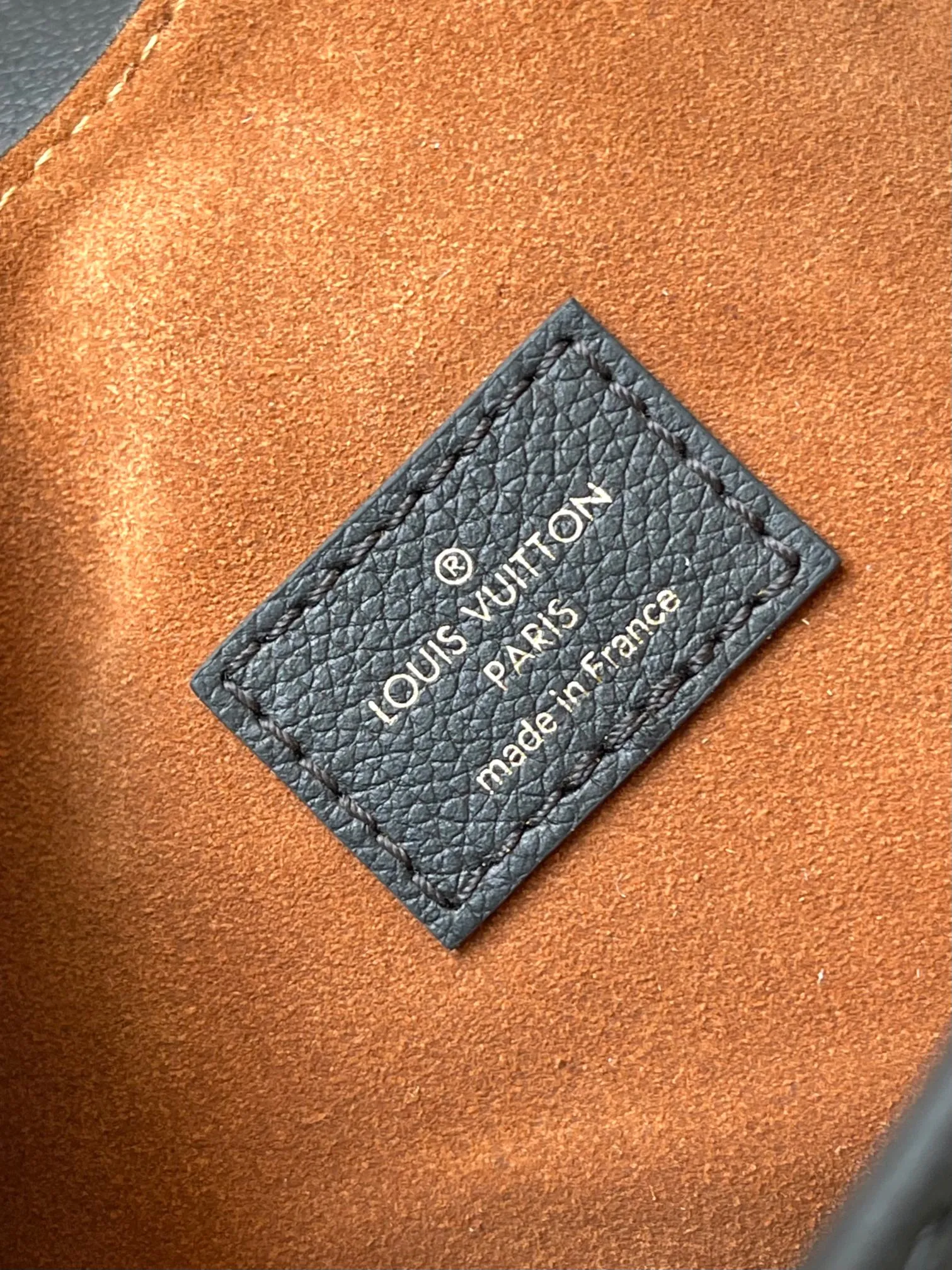 Louis Vuitton Low Key Shoulder Bag M24611 - 图片 10