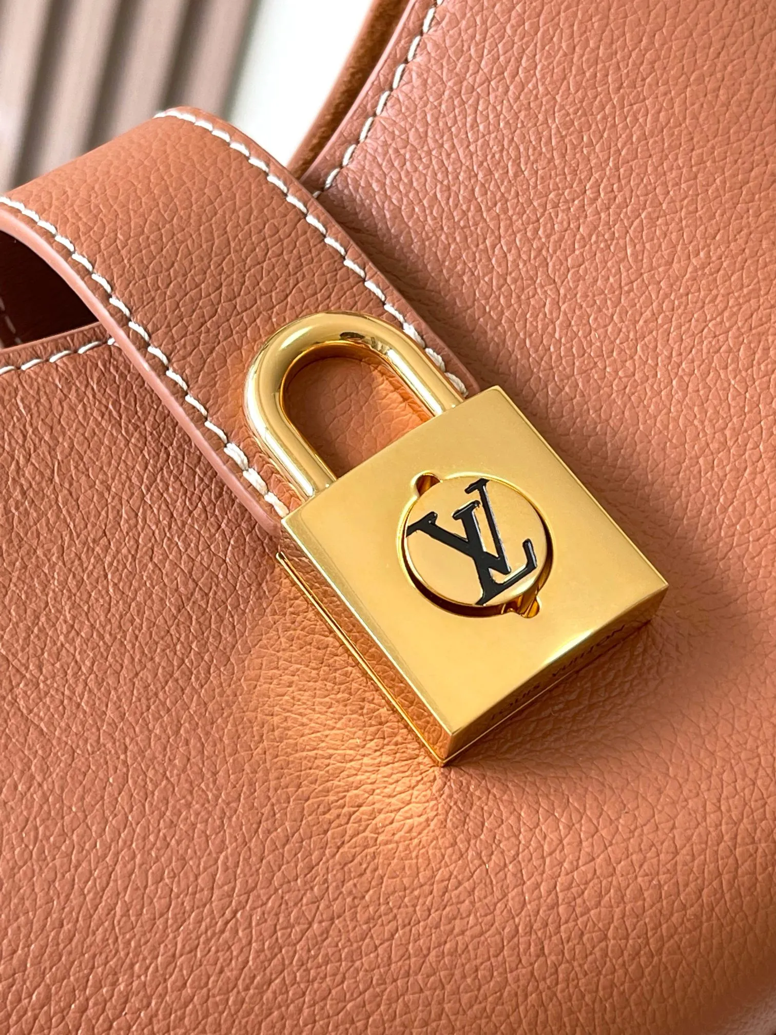 Louis Vuitton Low Key Shoulder Bag M24885 - 图片 3