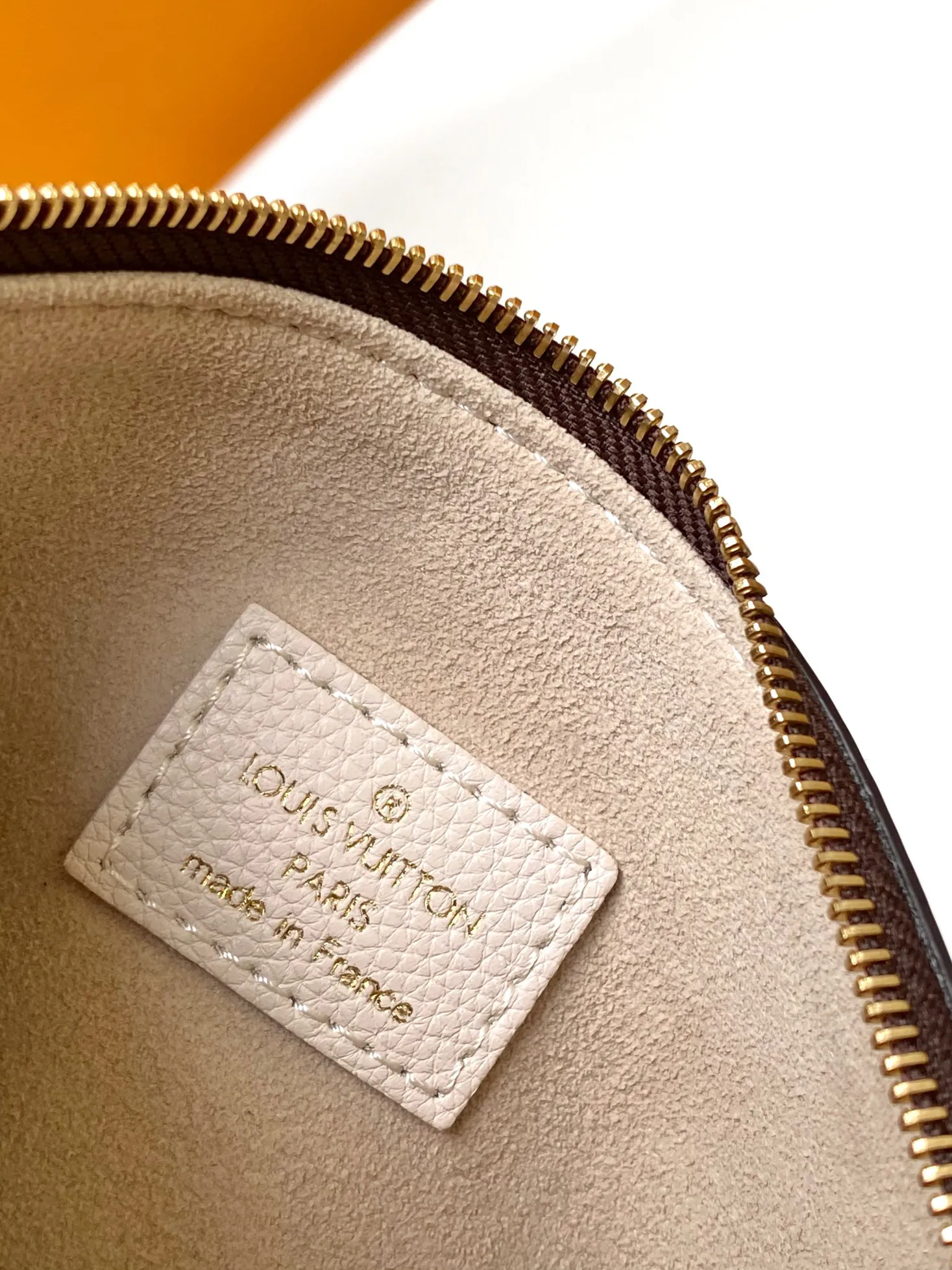 Alternative view of Louis Vuitton Low Key Hobo MM M25022