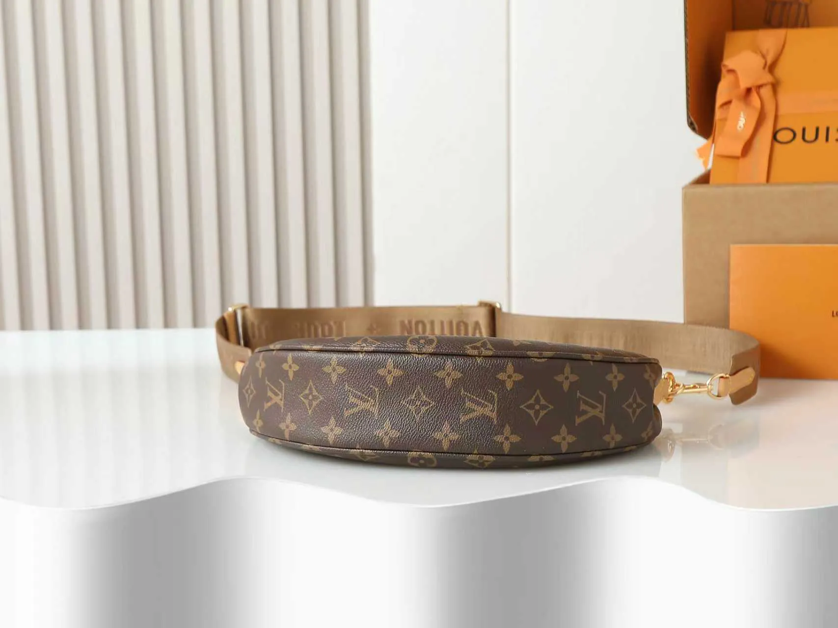 Louis Vuitton Looping M12939 - Image 5