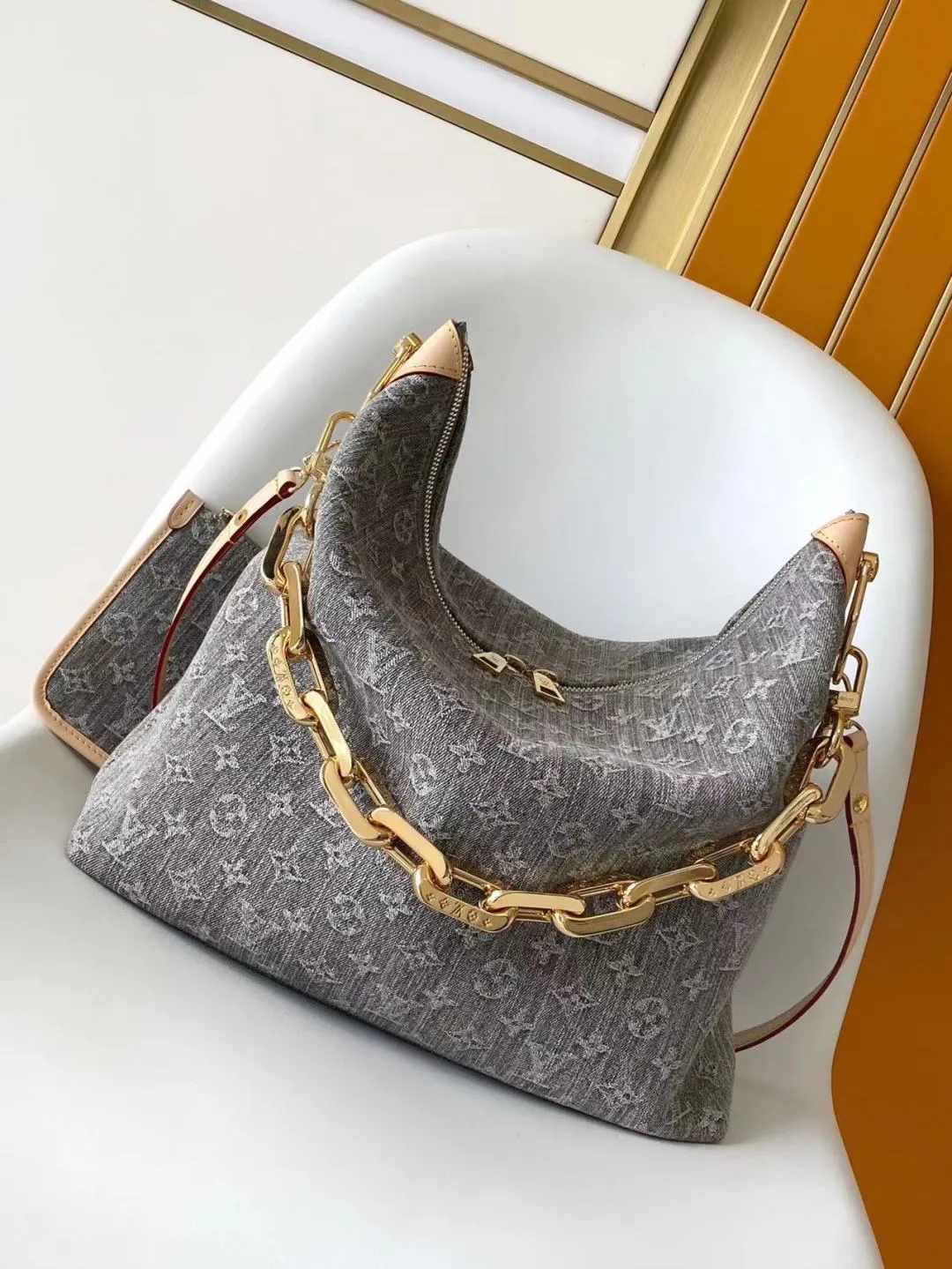 Louis Vuitton Coussin Hobo MM M13390 - Image 3
