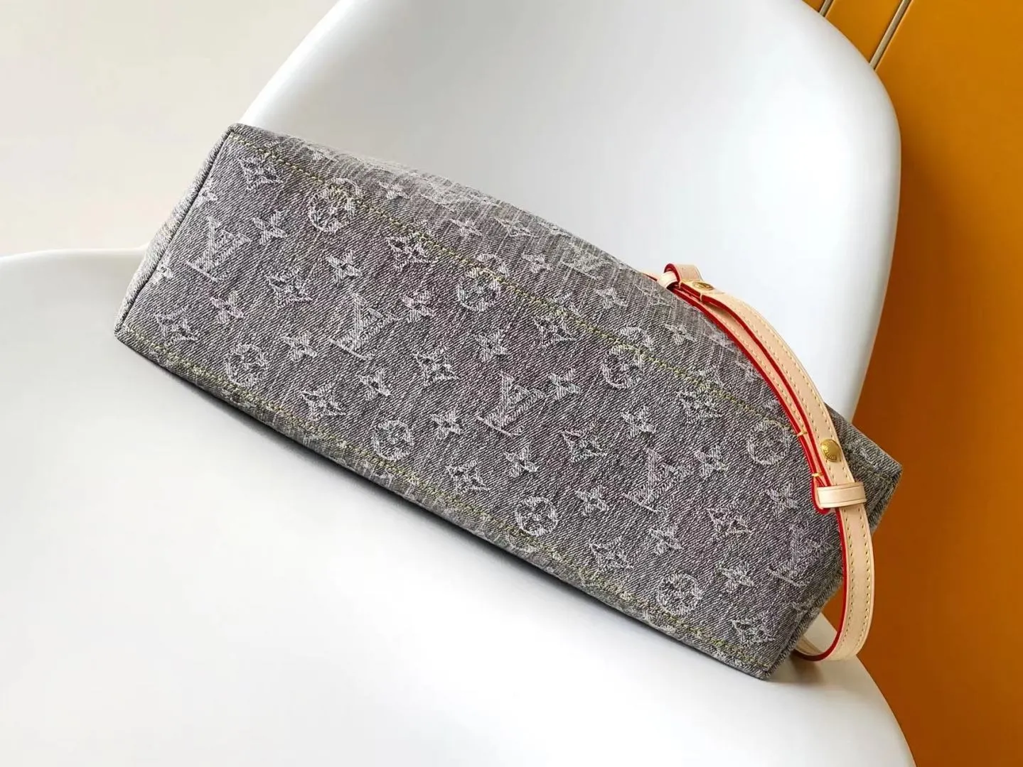 Louis Vuitton Coussin Hobo MM M13390 - Image 6