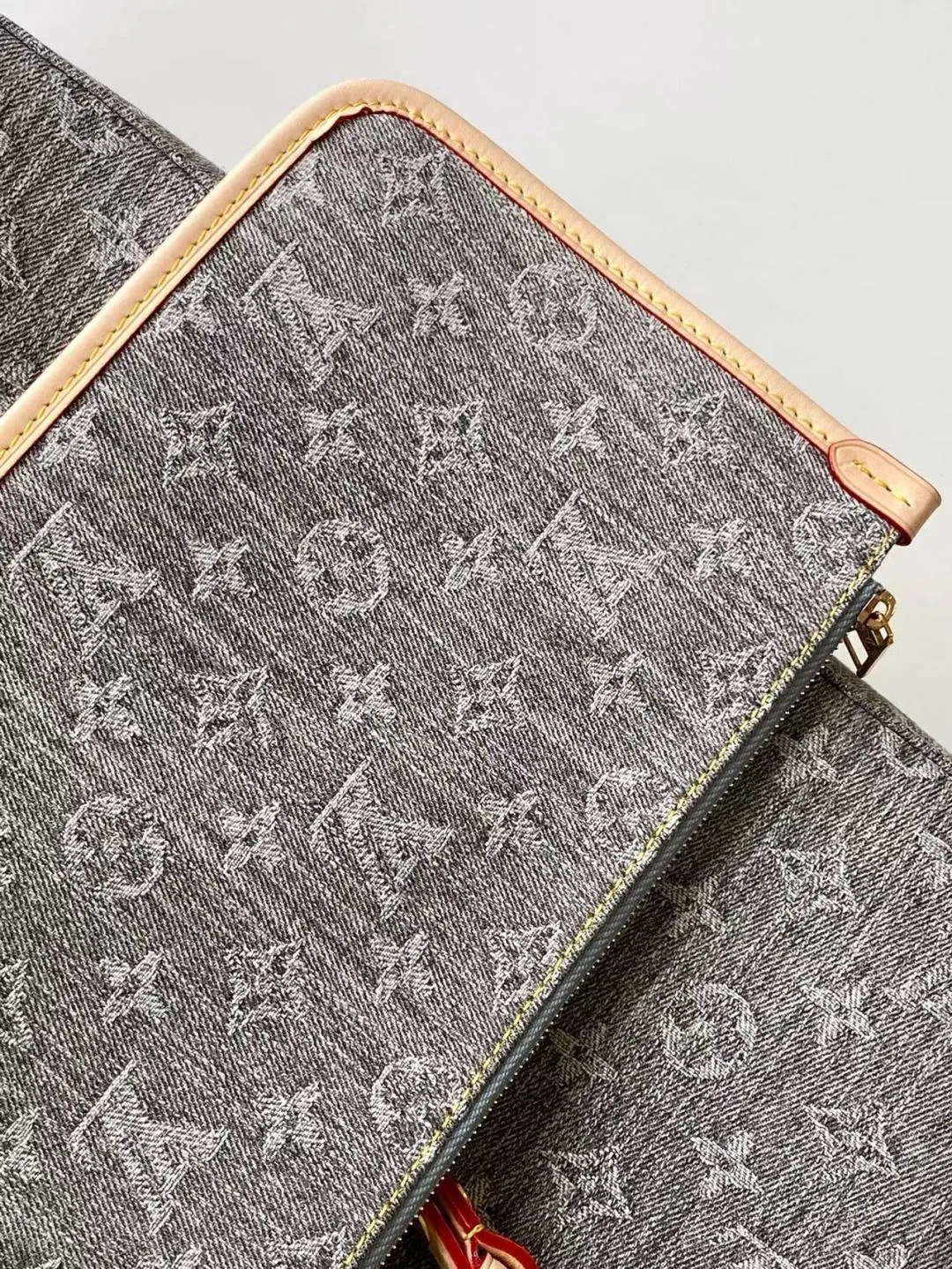 Louis Vuitton Coussin Hobo MM M13390 - Image 9