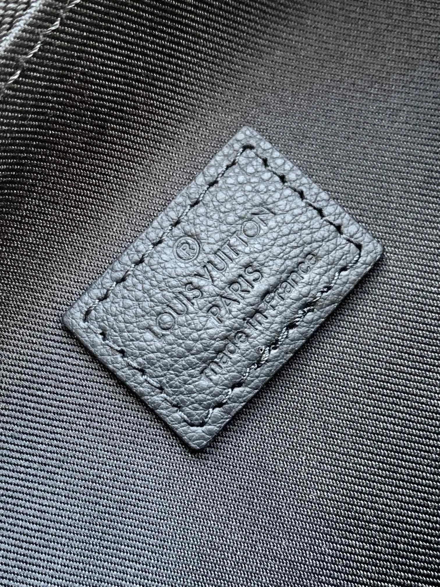 Alternative view of Louis Vuitton Hobo Cargo M14778