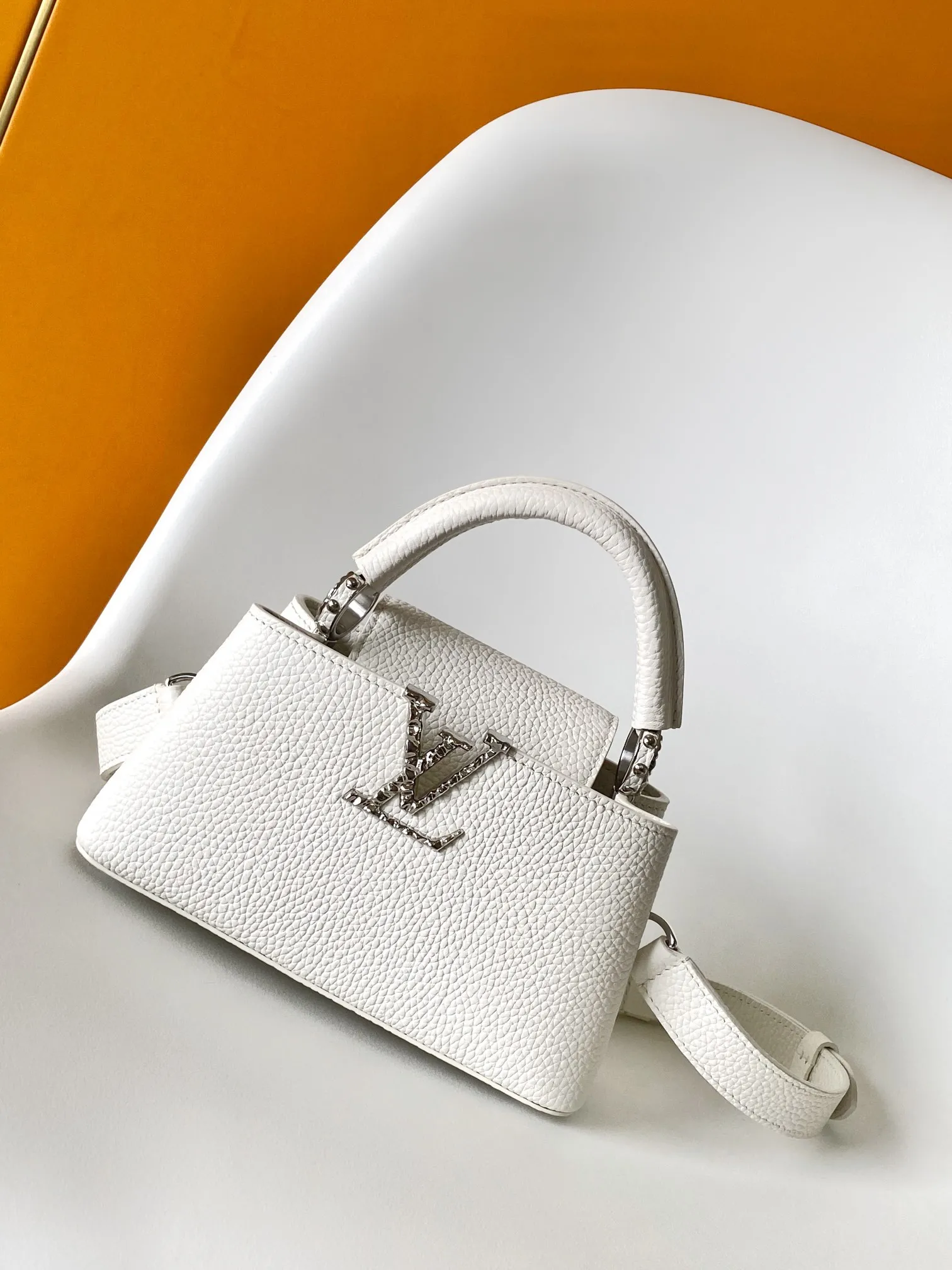 Louis Vuitton Capucines East-West Mini M24671 - 图片 3