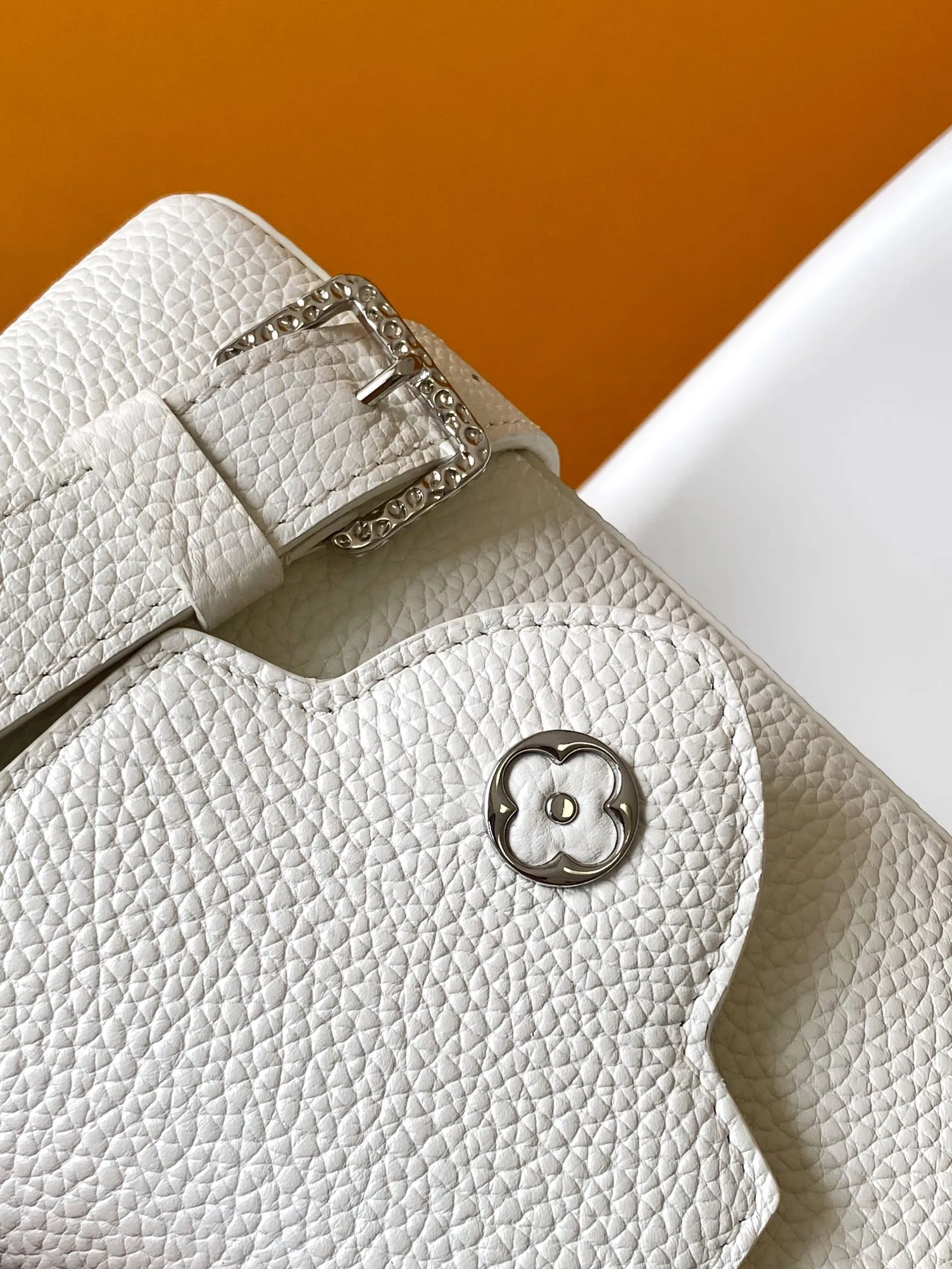 Louis Vuitton Capucines East-West Mini M24671 - 图片 9