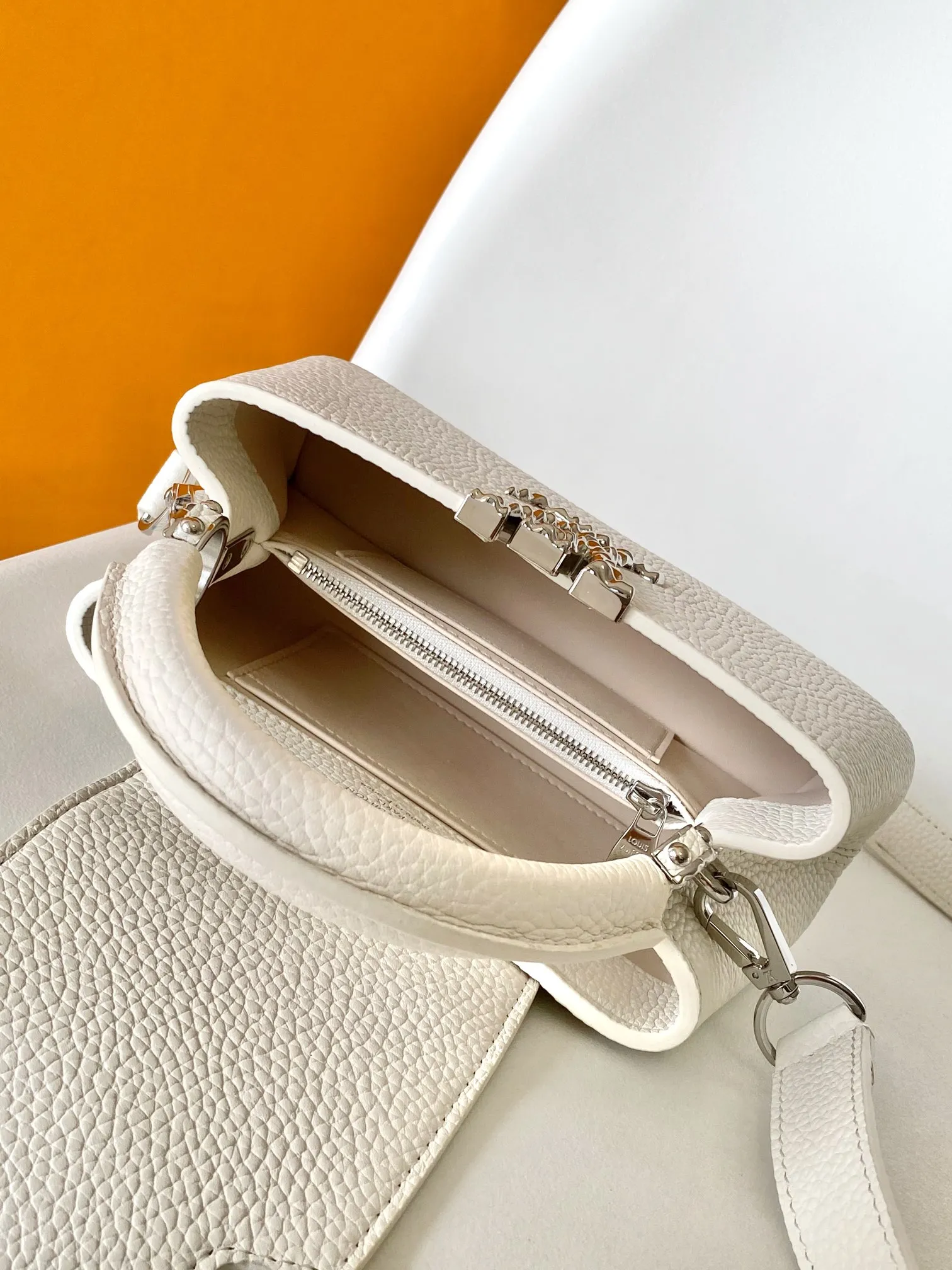 Louis Vuitton Capucines East-West Mini M24671 - 图片 10