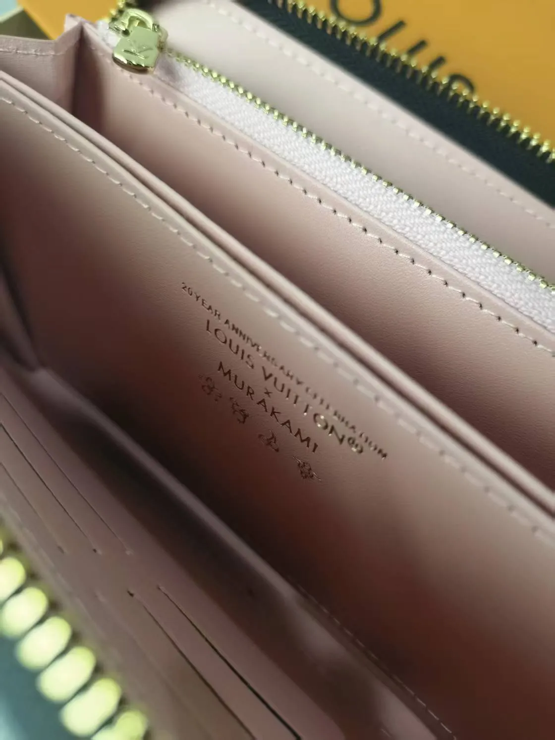 Alternative view of Louis Vuitton Zippy Wallet M12152