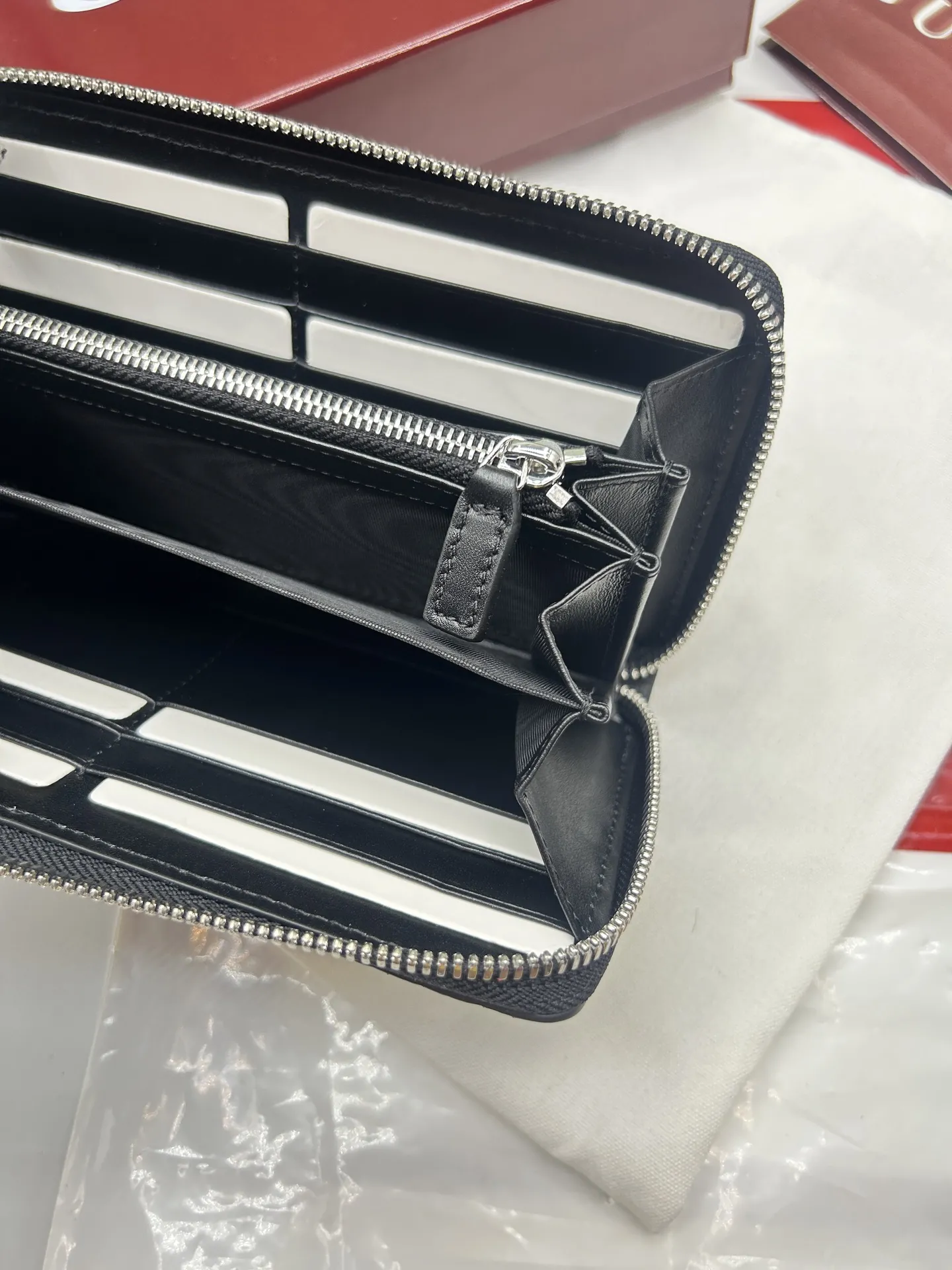 Gucci Imprint zip around wallet 835003 - Image 9