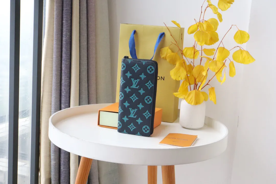 Louis Vuitton Zippy Wallet Vertical M82322 - Image 3