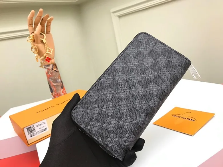 Alternative view of Louis Vuitton Zippy Wallet N63076