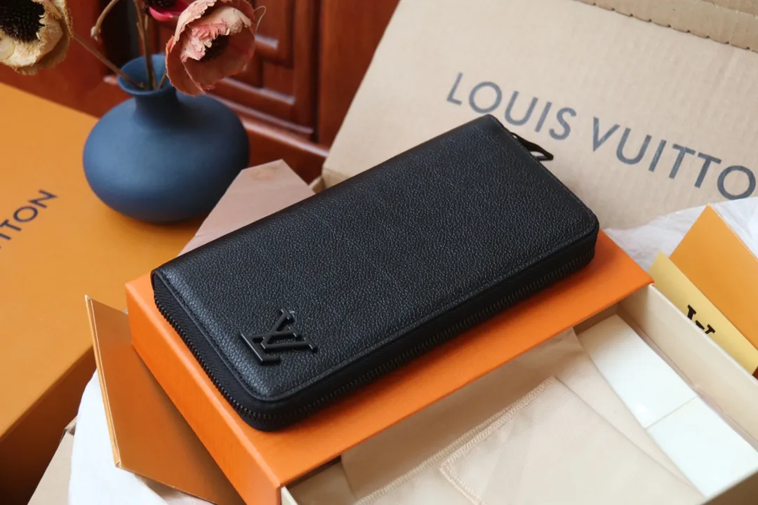 Alternative view of Louis Vuitton Zippy Wallet M81743
