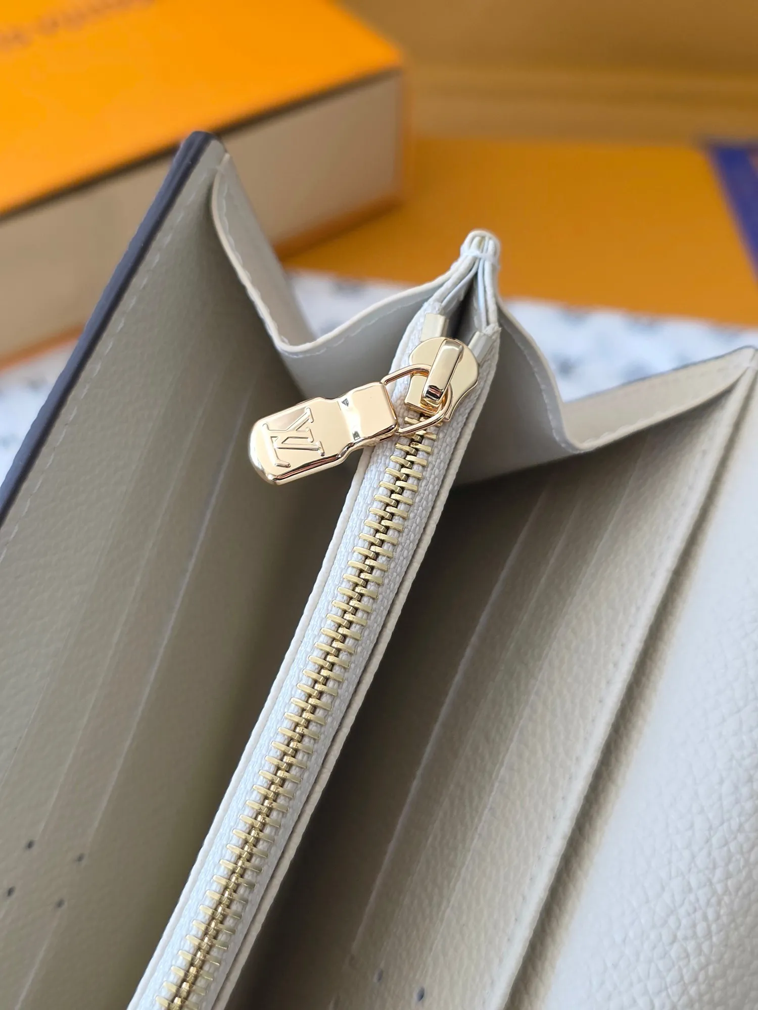 Alternative view of Louis Vuitton Sarah Wallet M83276