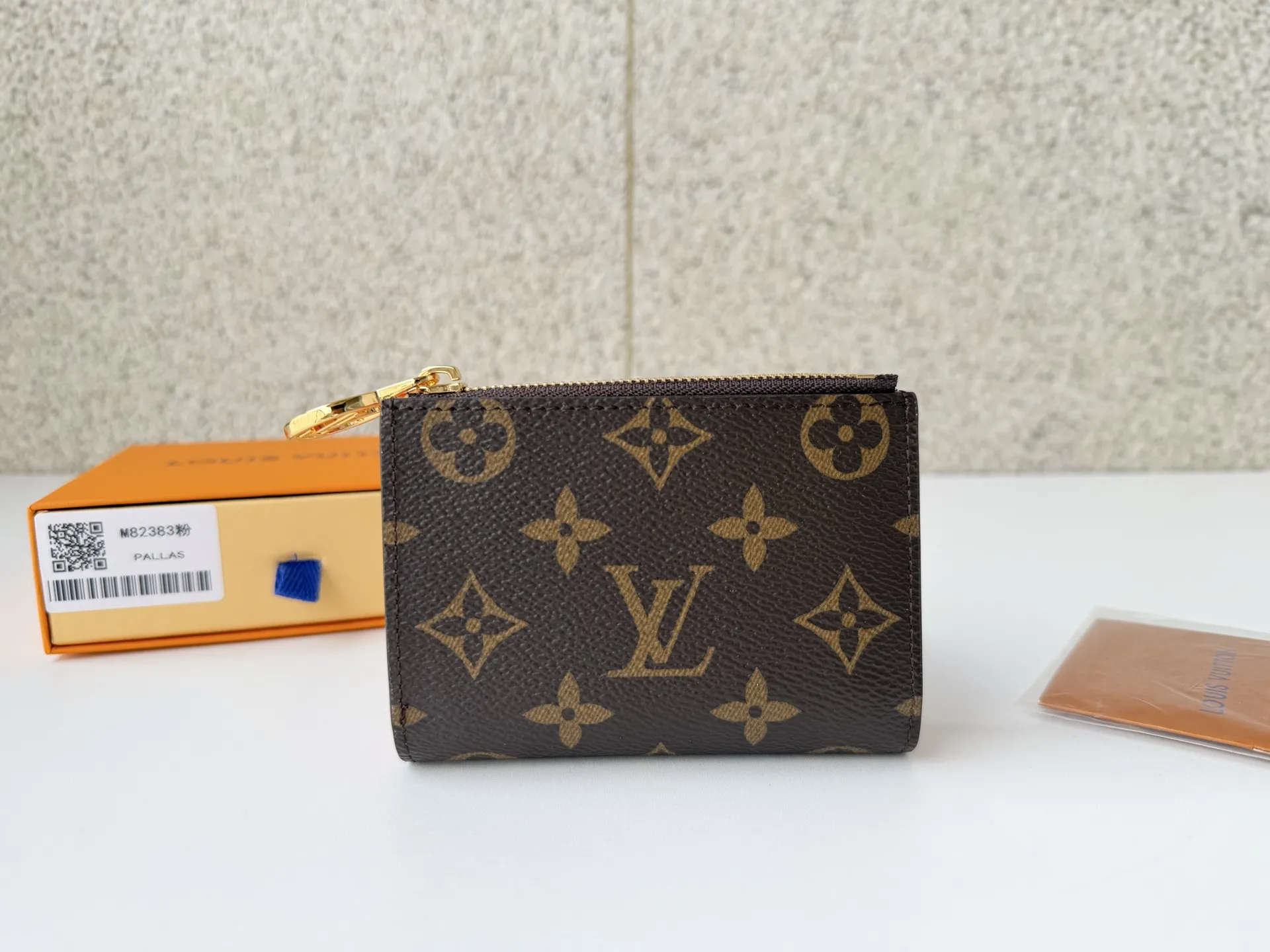 Alternative view of Louis Vuitton Lisa Wallet M82383