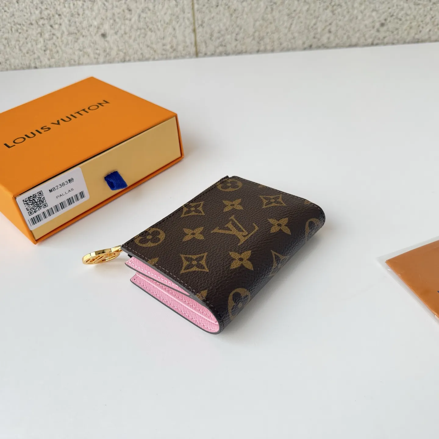Louis Vuitton Lisa Wallet M82383 - Image 3