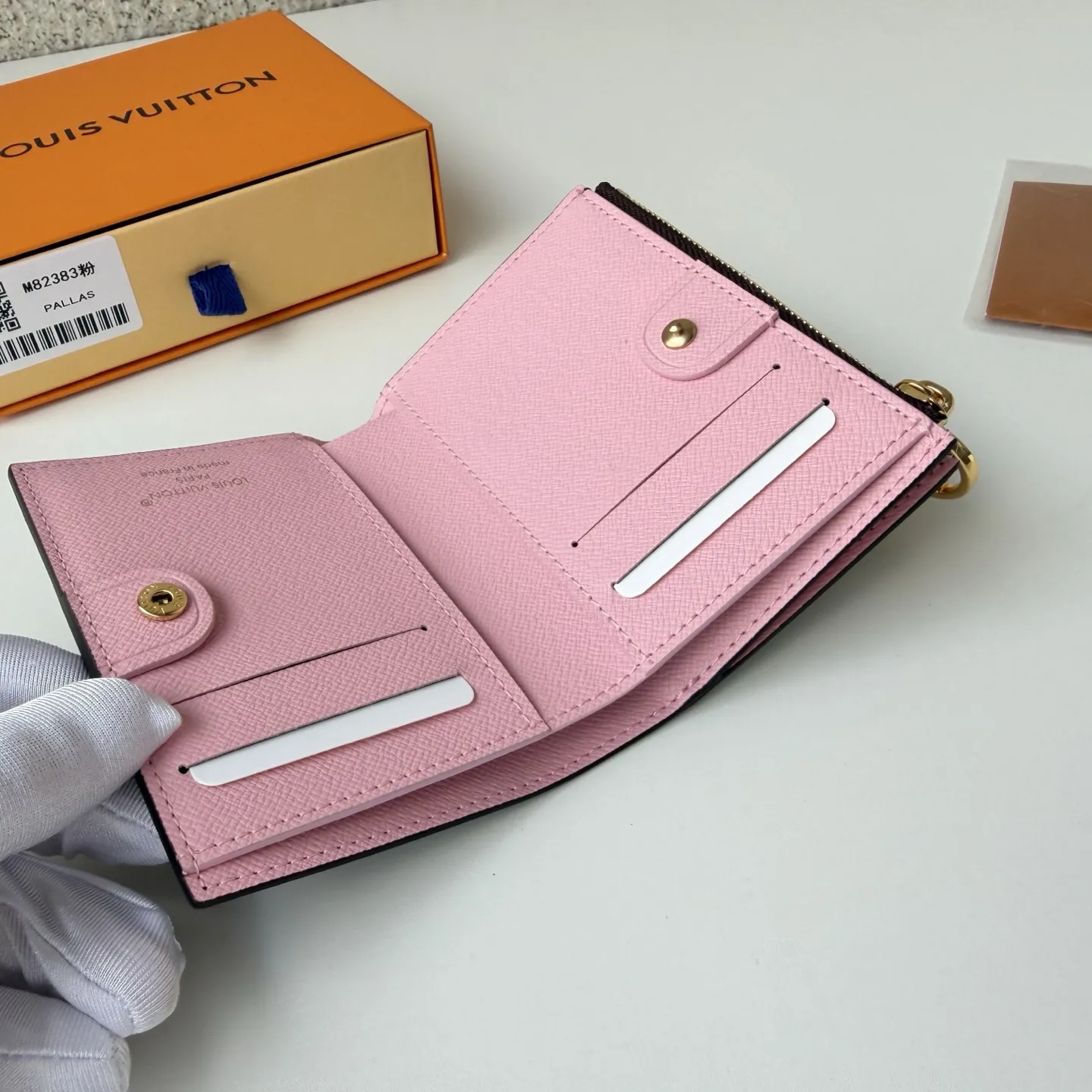 Louis Vuitton Lisa Wallet M82383 - Image 6