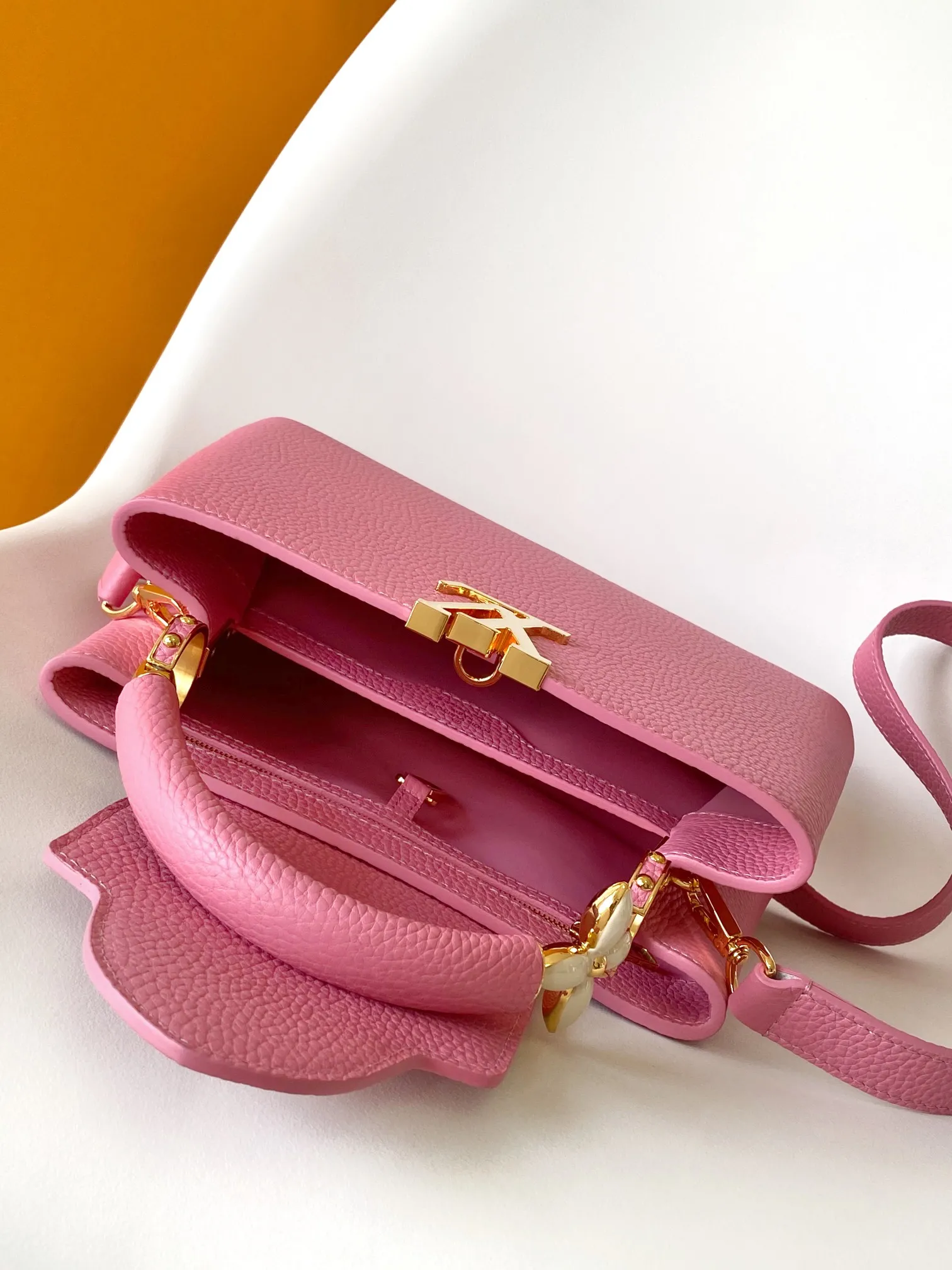 Alternative view of Louis Vuitton Capucines Mini M24989