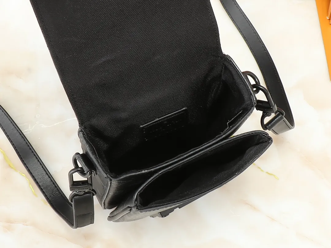 Alternative view of Louis Vuitton S-Lock Vertical Wearable Wallet M82252