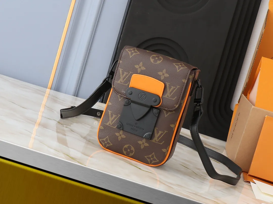 Louis Vuitton S-Lock Vertical M82535 - Image 3