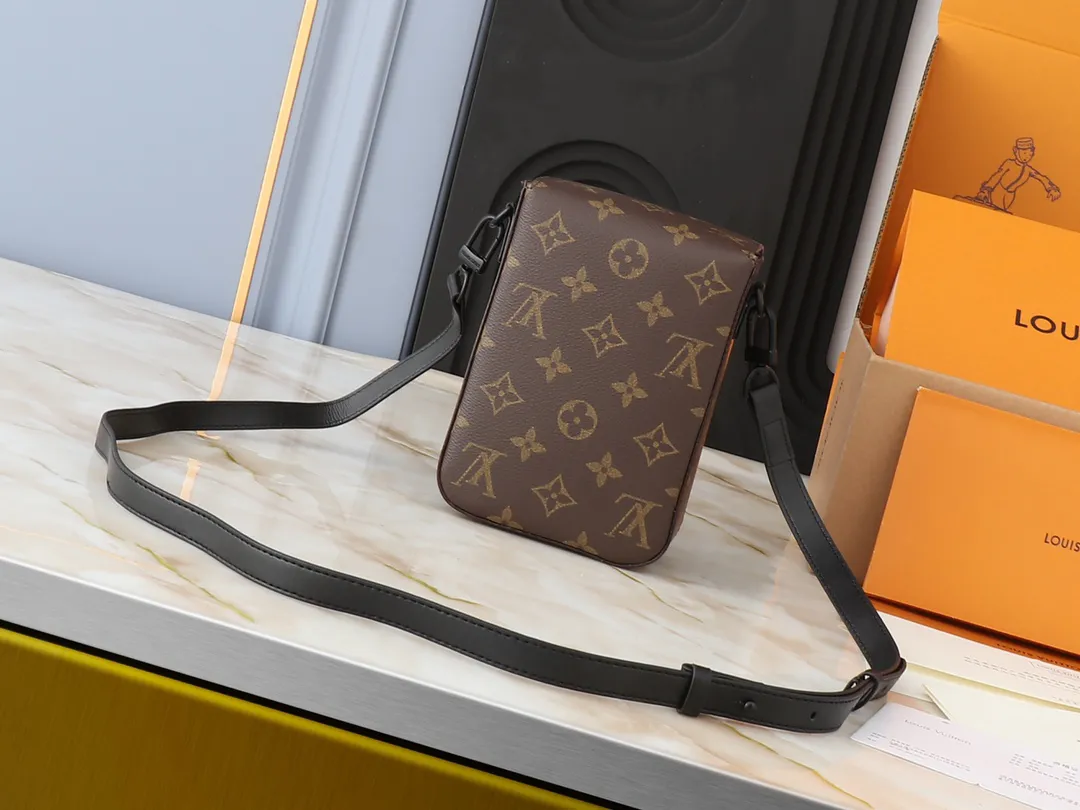 Louis Vuitton S-Lock Vertical M82535 - Image 4