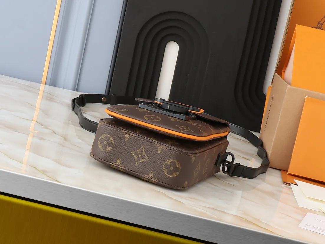 Louis Vuitton S-Lock Vertical M82535 - Image 5