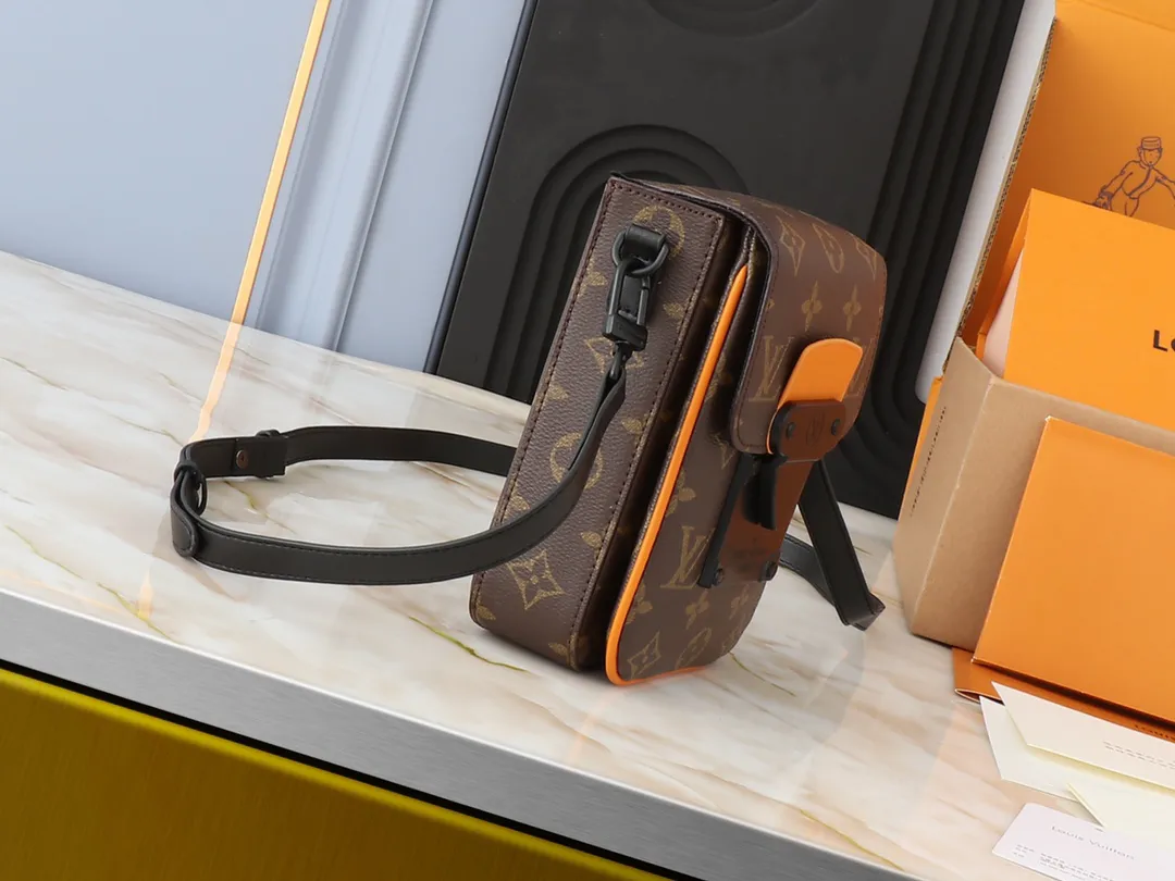 Louis Vuitton S-Lock Vertical M82535 - Image 6