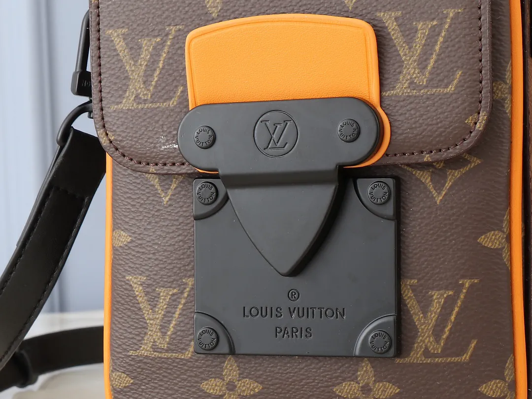 Louis Vuitton S-Lock Vertical M82535 - Image 7
