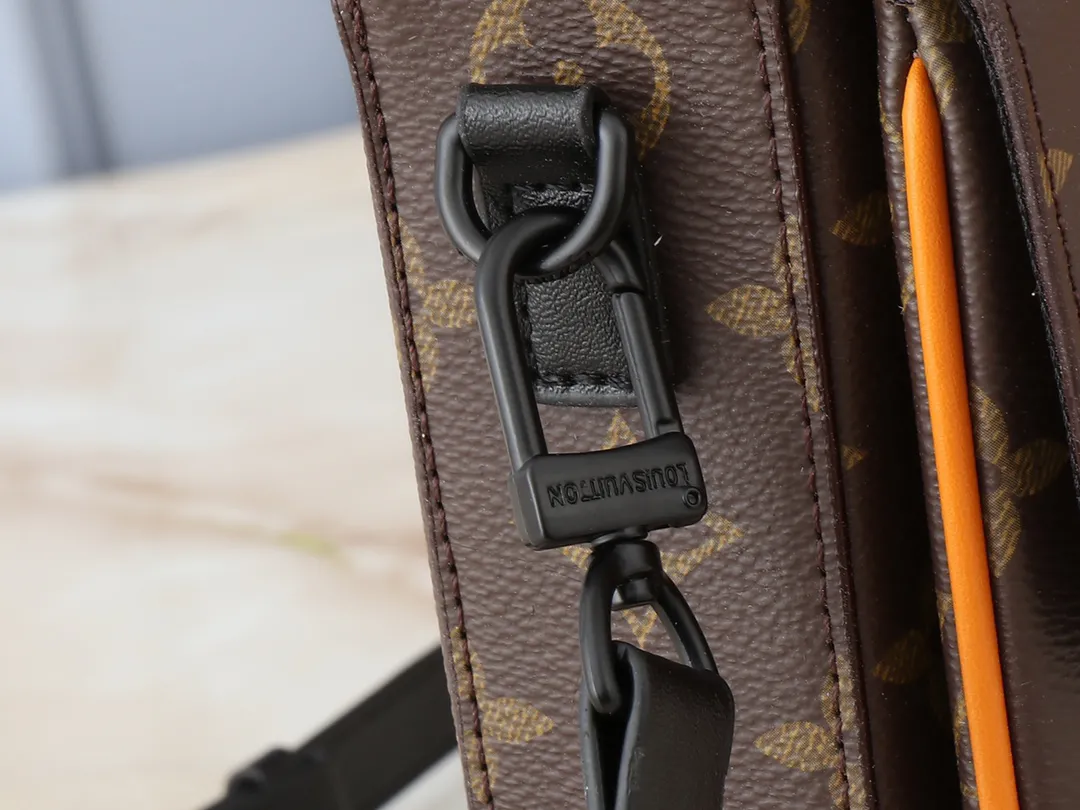 Louis Vuitton S-Lock Vertical M82535 - Image 8